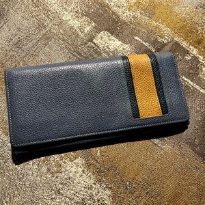 Like New Longchamp wallet with card holders and change purse. No blemishes.